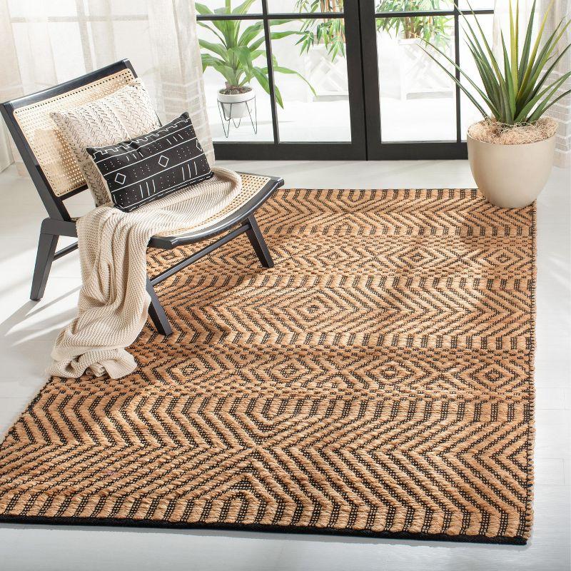 Handwoven Natural and Black Kilim 4' x 6' Area Rug