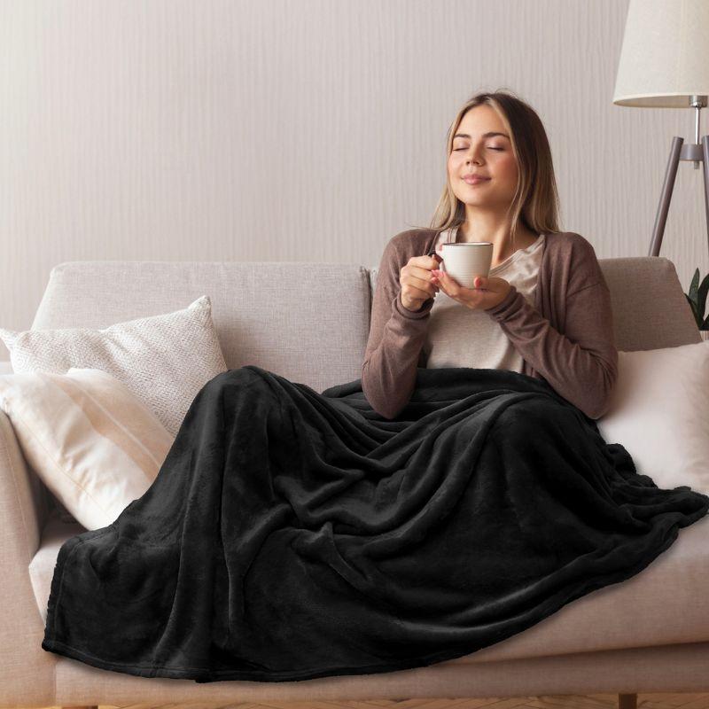 Pavilia Hand Woven Throw Blanket