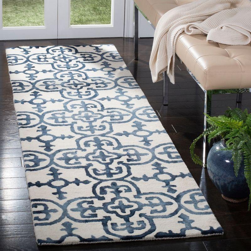 Dip Dye DDY711 Hand Tufted Indoor Runner - Ivory/Navy - 2'3"x6' - Safavieh