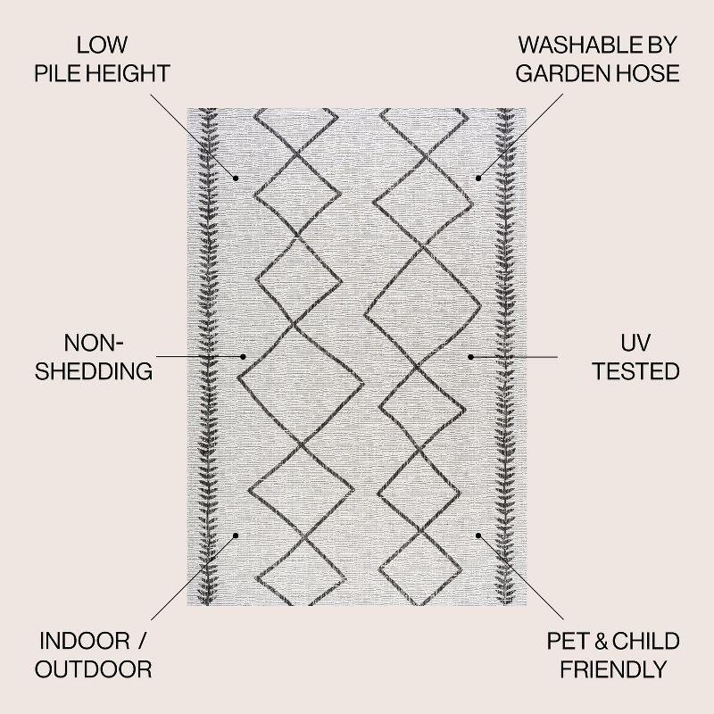 5'x8' Derya  Diamond Trellis Indoor/Outdoor Area Rug, Ivory/Black - JONATHAN Y