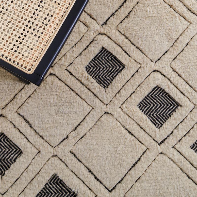Kenya KNY805 Hand Knotted Area Rug - Ivory/Black - 5'x8' - Safavieh.