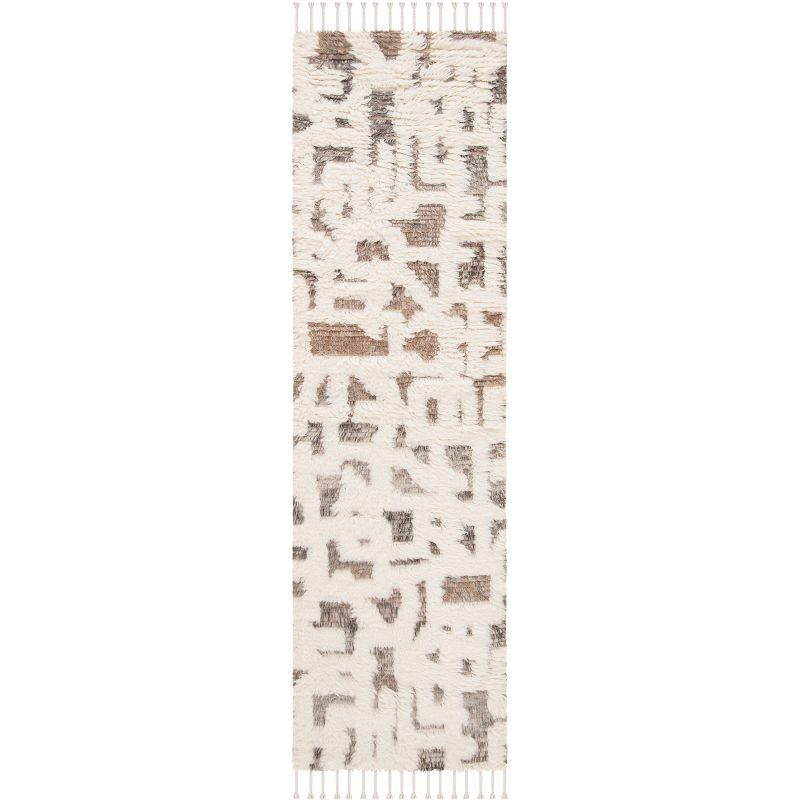 Manhattan MAN458 Hand Knotted Runner Rug - Ivory/Grey - 2'3"x8' - Safavieh.