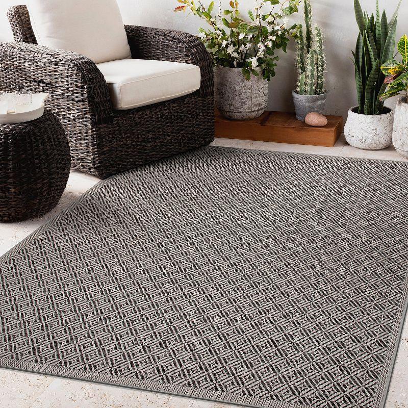 Geometric Flat Woven 5' x 7' Synthetic Indoor/Outdoor Rug