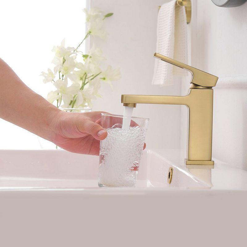 Single-Hole Single-handle Bathroom Faucet with Drain Assembly