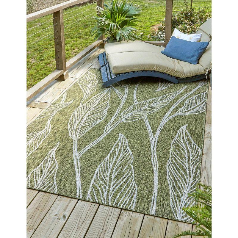 Green and Ivory Botanical Leaf Outdoor Rectangular Rug 8' x 10'