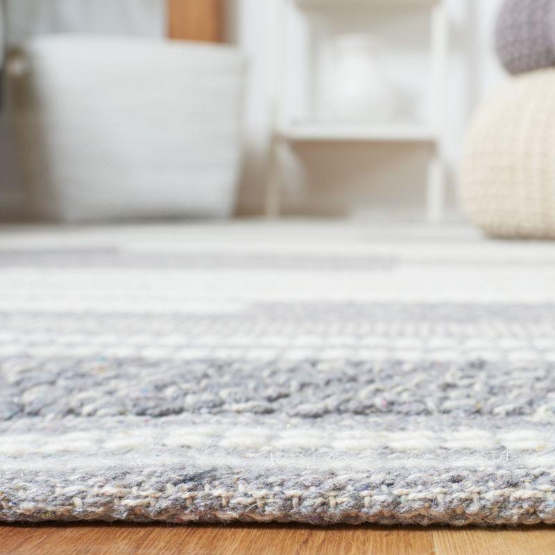 Striped Kilim STK505 Hand Woven Runner Rug - Silver/Grey - 2'3"x9' - Safavieh.