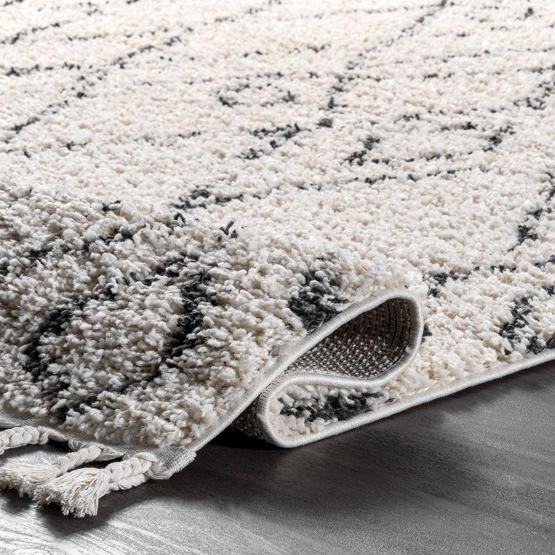 nuLOOM Nieves Moroccan Diamond Tassel Area Rug