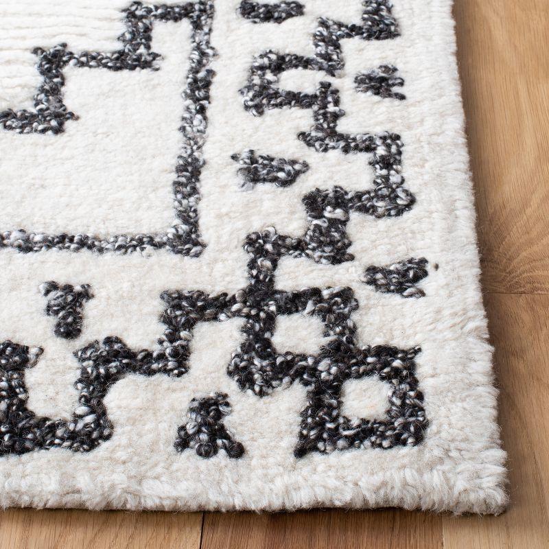 Casablanca CSB205 Hand Tufted Area Rug - Ivory/Black - 5'x8' - Safavieh.
