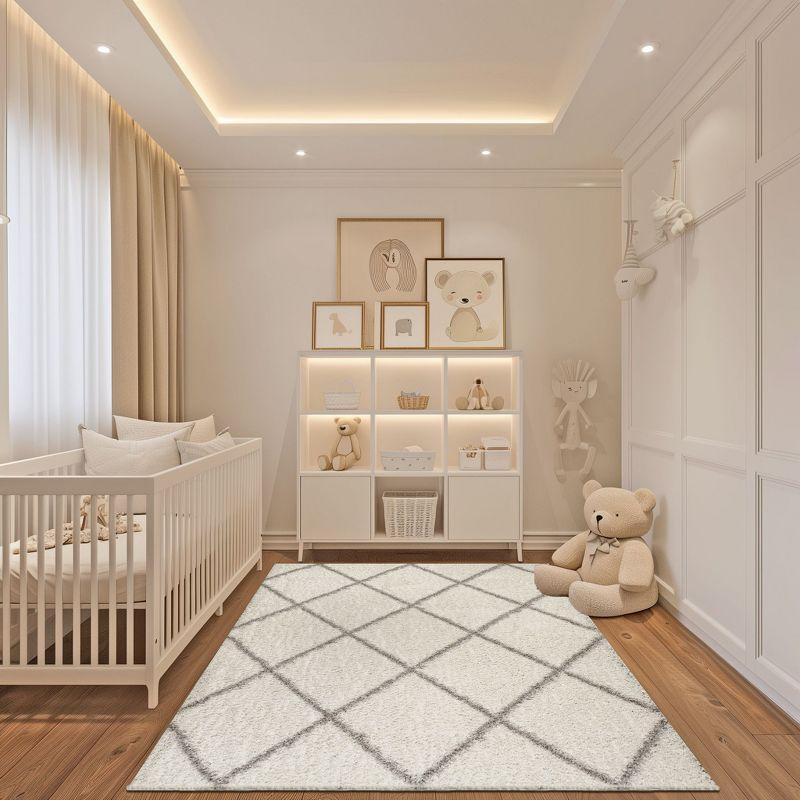 Nuloom Tess Trellis 5 Square Shag Indoor Area Rug for Living Room Bedroom Dining Room Nursery, White/Grey