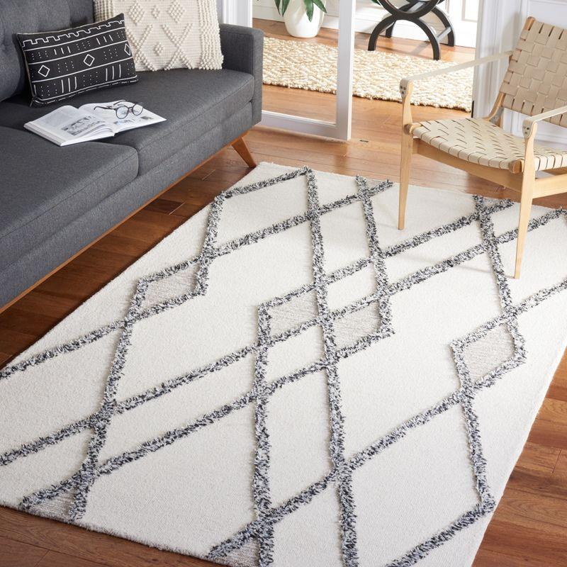 Casablanca CSB977 Hand Tufted Area Rug - Ivory/Black - 6'x9' - Safavieh.