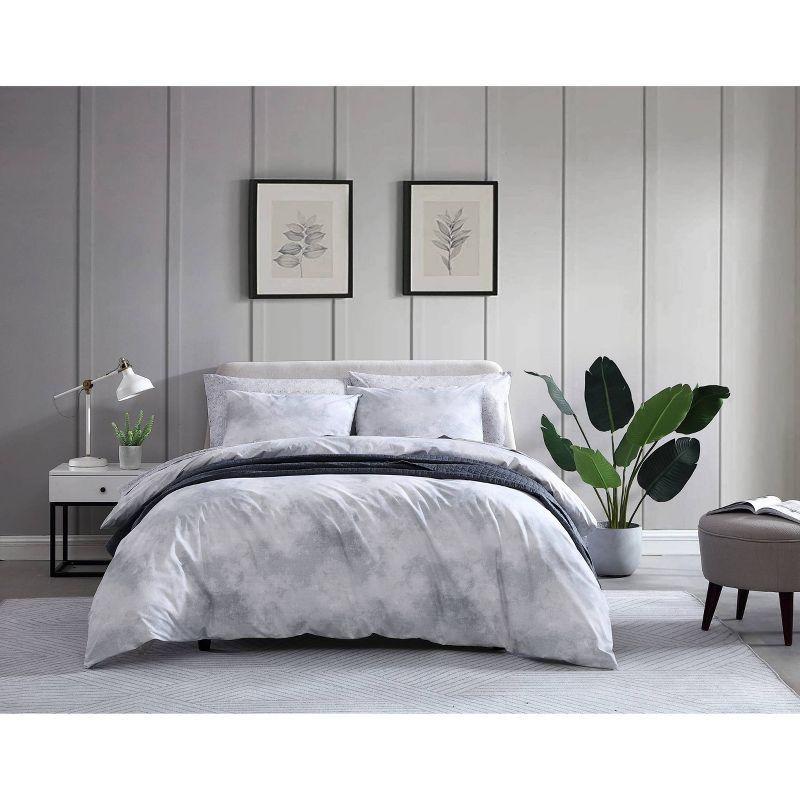 City Scene Gray/White Reversible 2 Piece Duvet Cover Set
