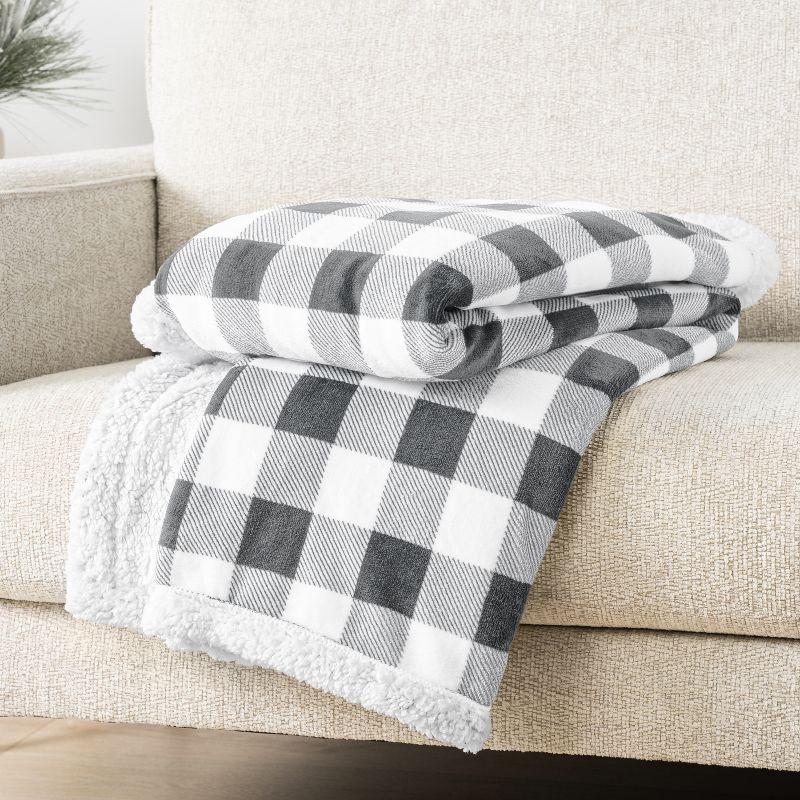 PAVILIA Soft Fleece Blanket Throw for Couch, Lightweight Plush Warm Blankets for Bed Sofa with Jacquard Pattern