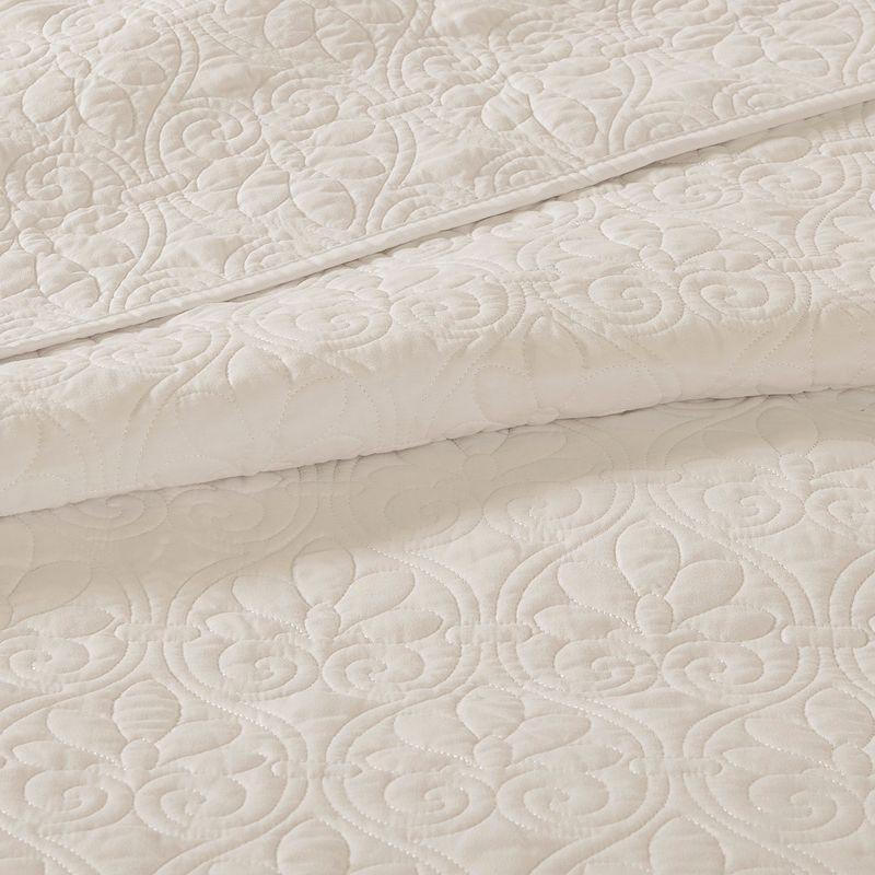Madison Park Quebec Reversible Quilt Set