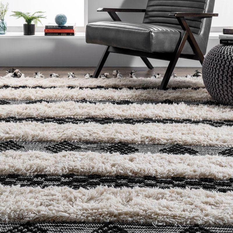 Nuloom Handmade Striped Delia Shag Indoor Area Rug, 6' x 9', Ivory