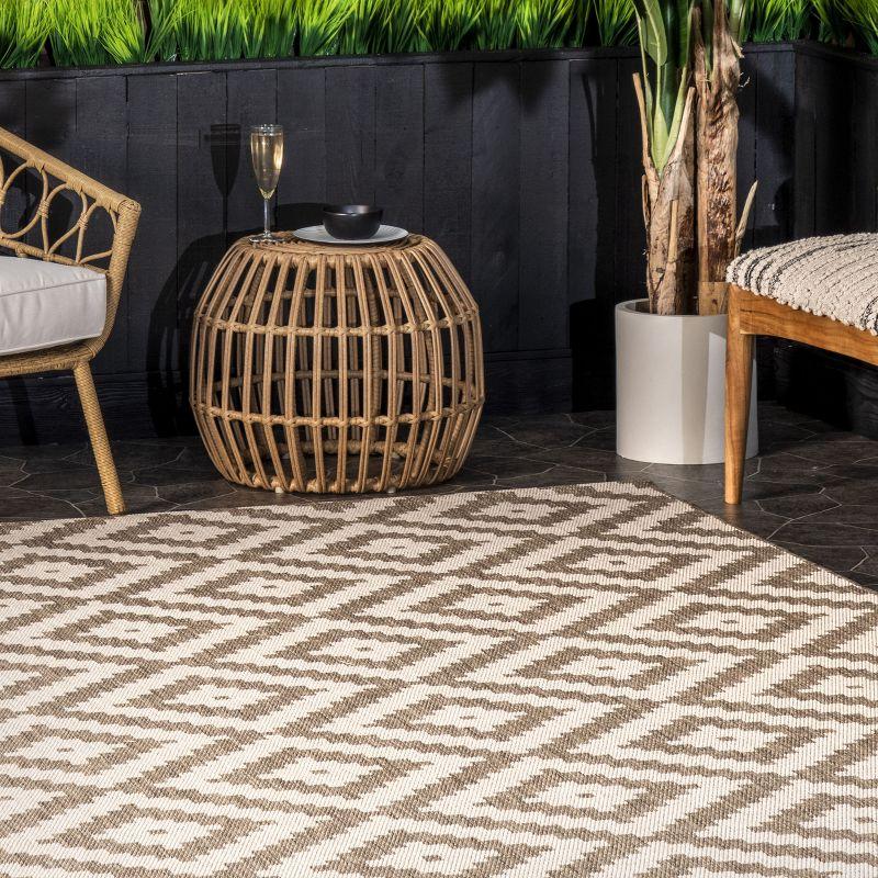 Nuloom Marybelle Trellis 5x8 Indoor/Outdoor Area Rug for Living Room Patio Deck Front Porch Kitchen, Taupe/Ivory