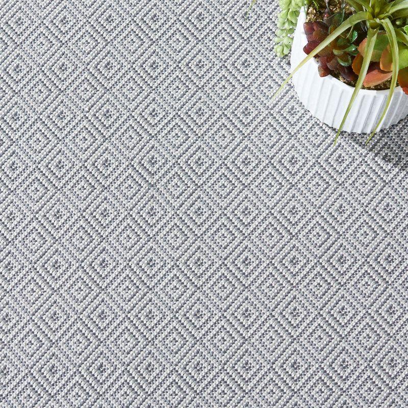Hampton HTN230 Indoor/Outdoor Machine Made Area Rug - 5'1"x7'6" - Grey - Safavieh