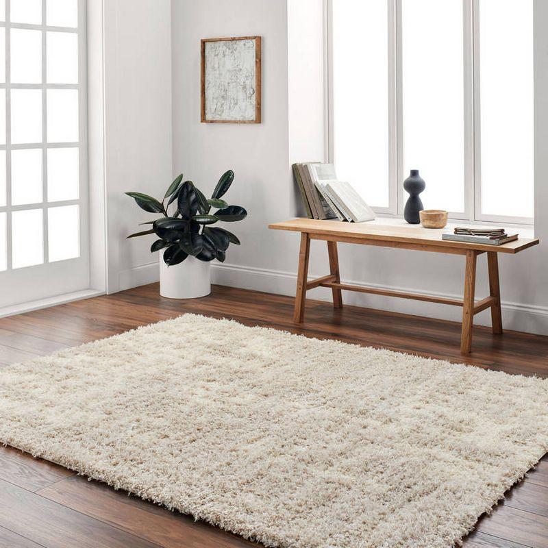 Amish Cream Plush 5'3" x 7' Synthetic Area Rug