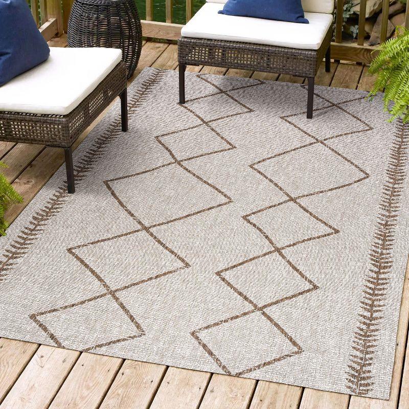 Derya Diamond Trellis Indoor/Outdoor Area Rug - JONATHAN Y