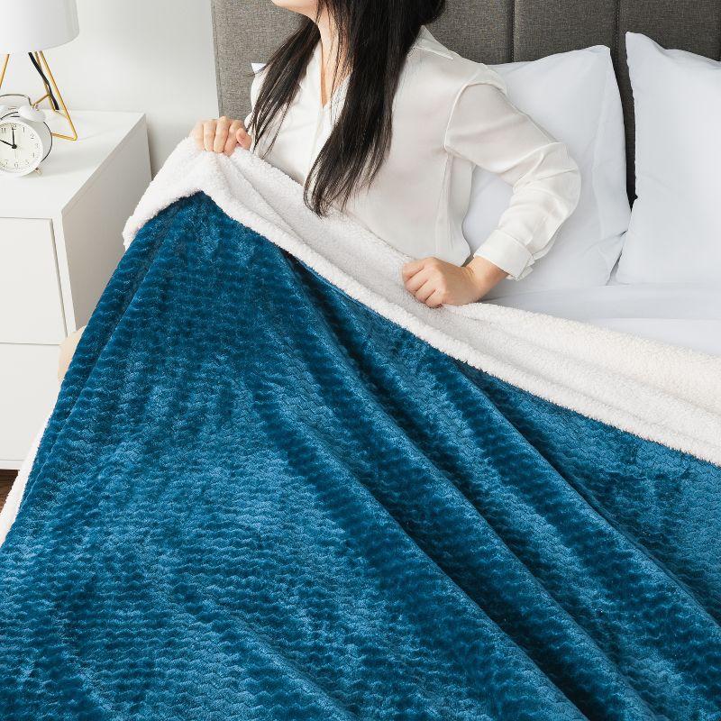 Pavilia Hand Woven Throw Blanket