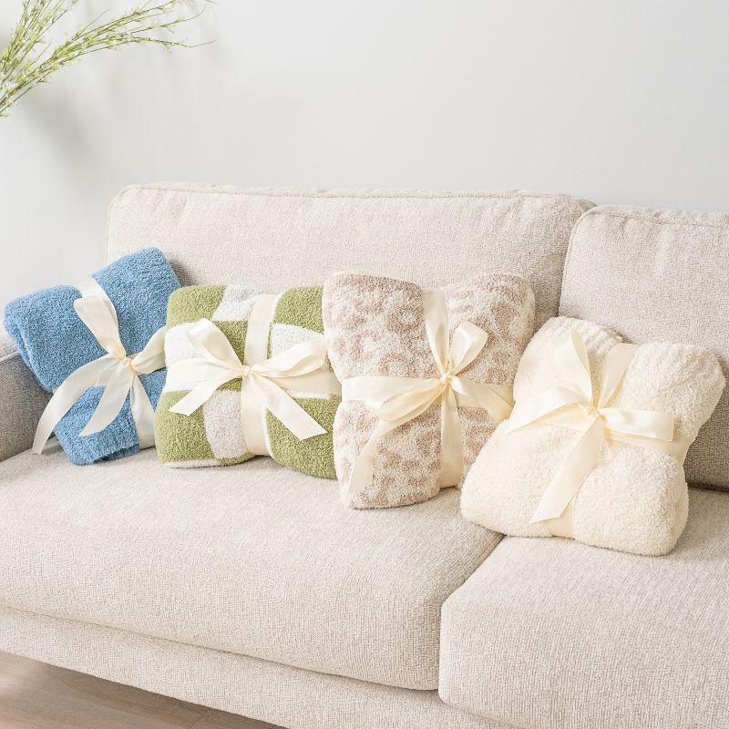 PAVILIA Plush Knit Throw Blanket for Couch Sofa Bed, Super Soft Fluffy Fuzzy Lightweight Warm Cozy All Season