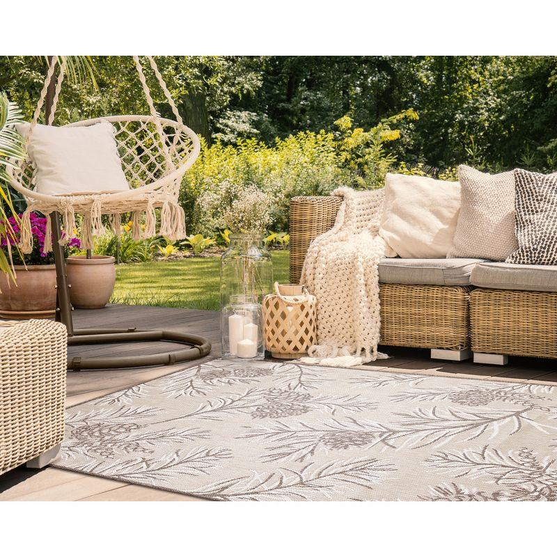 Malibu Neutral Stripes and Bumblebees 4'10" Indoor/Outdoor Rug