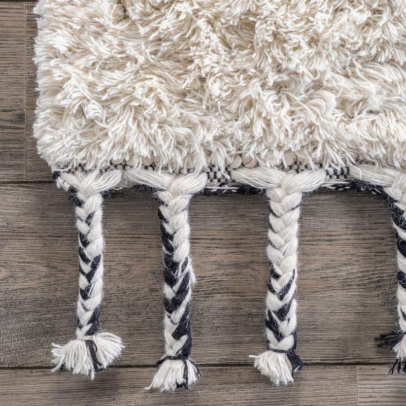 Nuloom Handmade Striped Delia Shag Indoor Area Rug, 6' x 9', Ivory