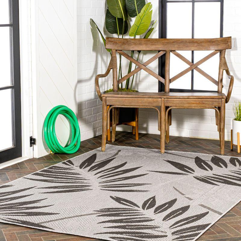 4' x 6' Havana Tropical Palm Leaf Indoor/Outdoor Area Rug, Gray/Black - JONATHAN Y