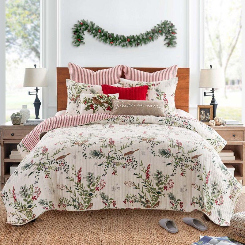 Winterberry Forest Twin Cotton Reversible Quilt Set in Red and Cream