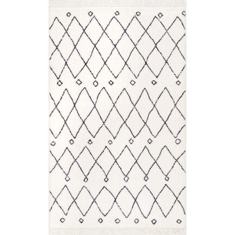 Off White Trellis Synthetic 5' x 8' Area Rug