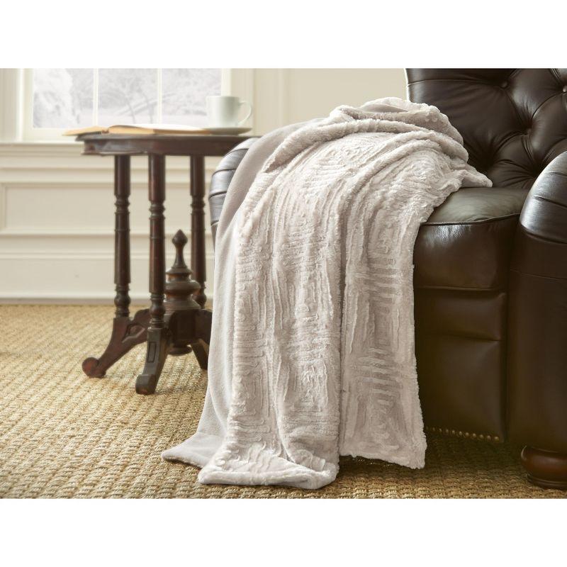 White Sand Reversible Faux Fur Throw Blanket