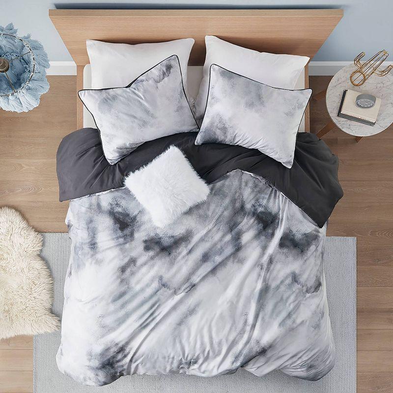 Intelligent Design Cassiopeia Watercolor Tie Dye Printed Duvet Cover Set with Throw Pillow