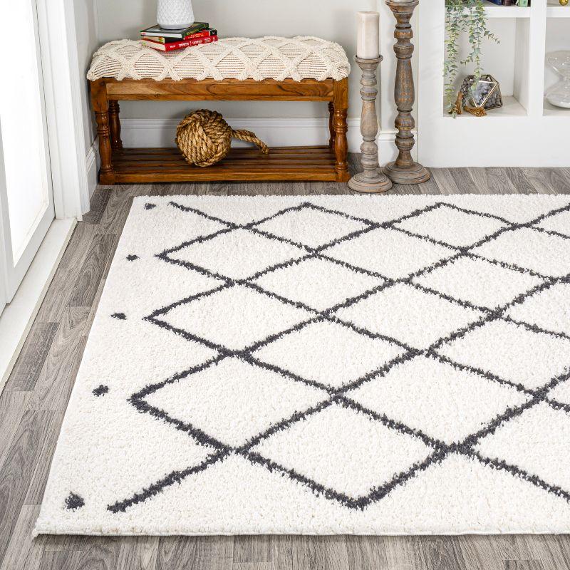 5'x8' Cami Moroccan Style Diamond Shag Area Rug, White - JONATHAN Y