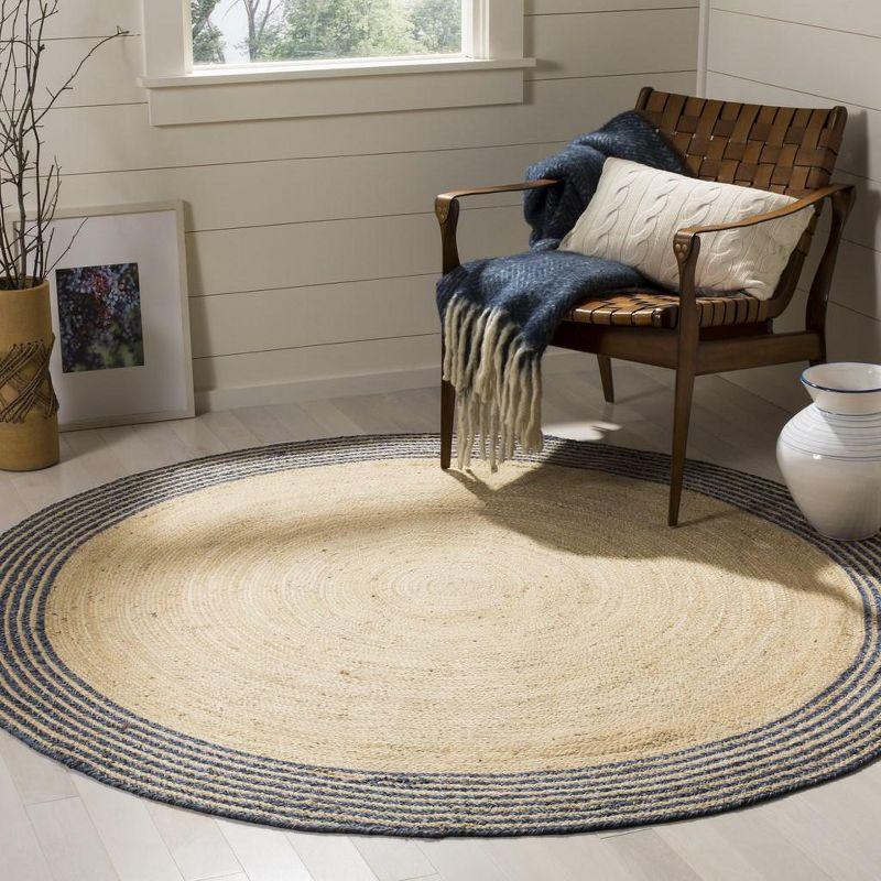 Coastal Charm Ivory/Blue Synthetic 4' Round Area Rug