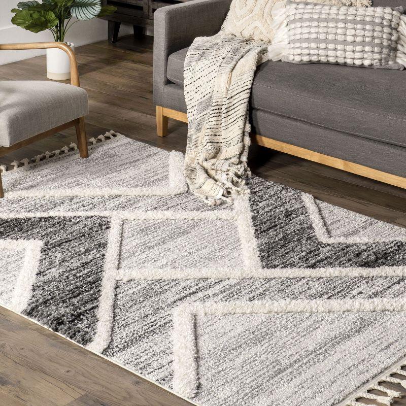 Nuloom Clarina Geometric 4x6 Indoor Area Rug for Living Room Bedroom Dining Room Kitchen, Grey/Ivory