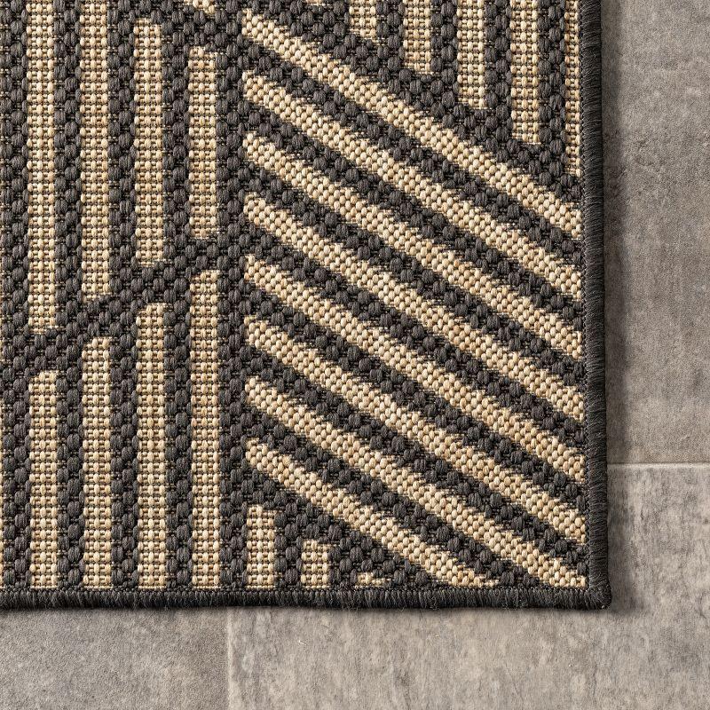 Nuloom Leona Geometric 4x6 Indoor/Outdoor Area Rug for Living Room Patio Deck Front Porch Kitchen, Charcoal/Ivory