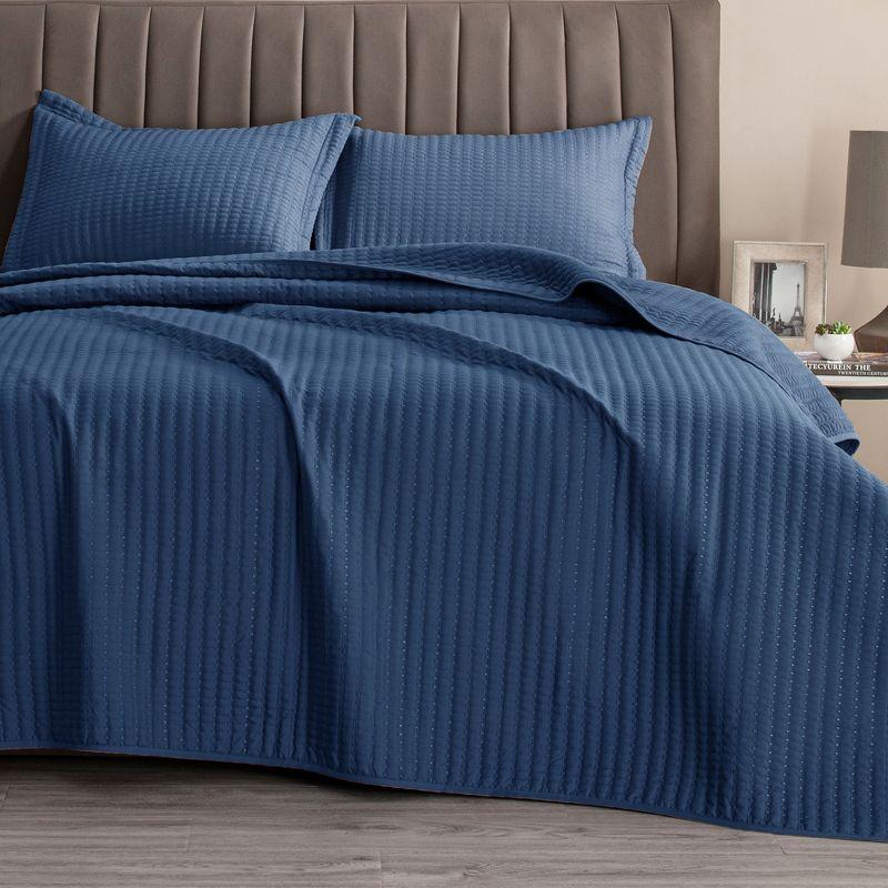 Great Bay Home Detailed Channel Stitch All-Season Reversible Quilt Set With Shams (King, Navy)