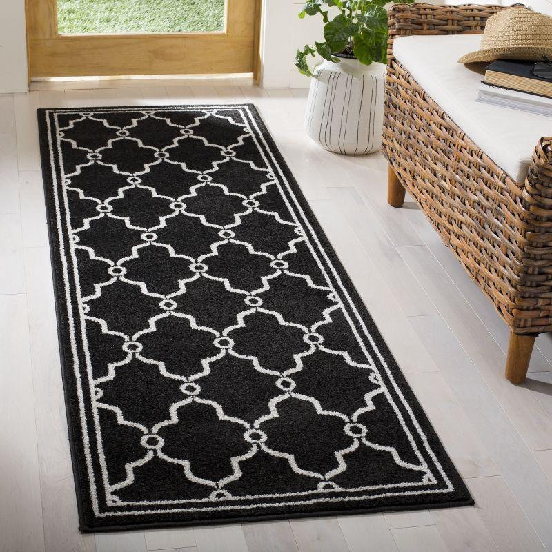 Amherst AMT414 Power Loomed Indoor Accent Rug - Anthracite/Ivory - 2'6"x4' - Safavieh