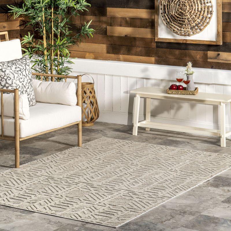 Elaina Light Gray Abstract Indoor/Outdoor Area Rug 4' x 6'