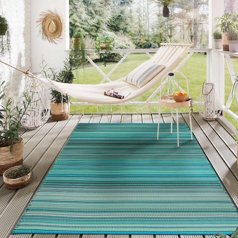 World Rug Gallery Contemporary Stripe Reversible Plastic Indoor and Outdoor Rugs