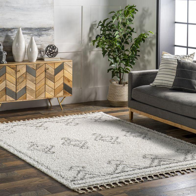 nuLOOM Mackie Moroccan Diamond Tassel Rug