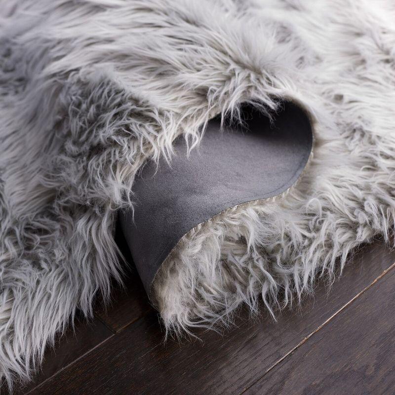 Faux Sheep Skin FSS118 Power Loomed Area Rug - Light Grey - 8'x10' - Safavieh.