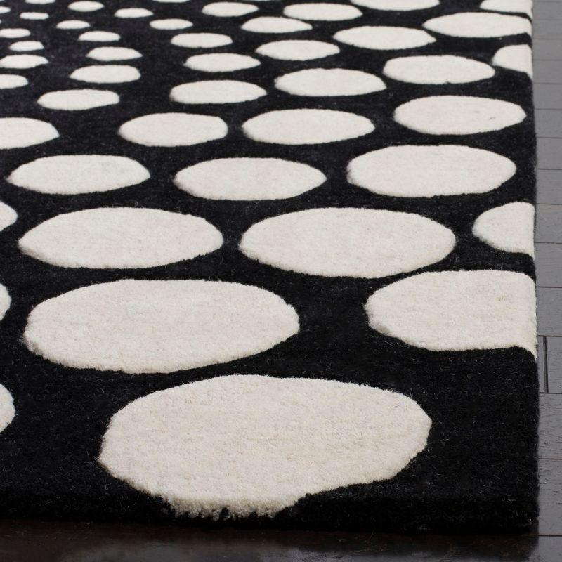 Soho SOH766 Hand Tufted Area Rug  - Safavieh