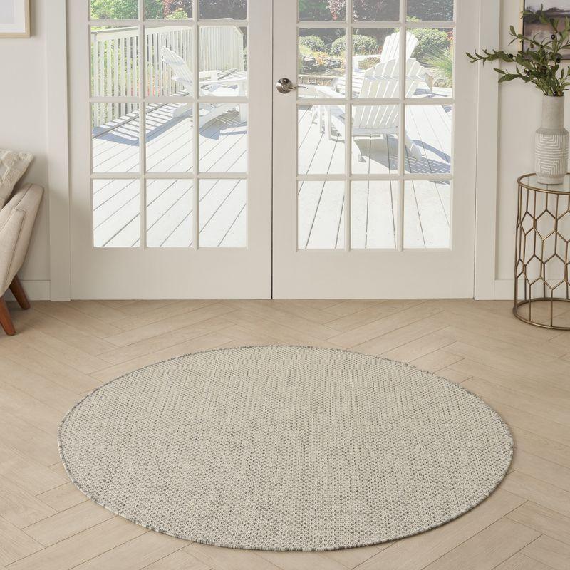 Courtyard Geometric Ivory Silver 5' Round Synthetic Outdoor Rug