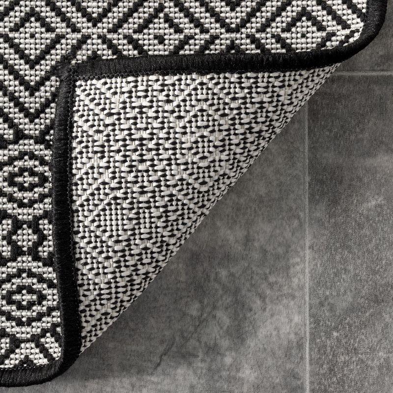 Nuloom Paloma Geometric 7x9 Indoor/Outdoor Area Rug for Living Room Patio Deck Front Porch Kitchen, Black/Ivory