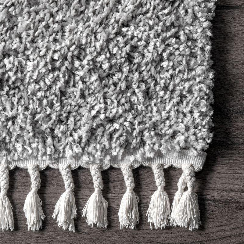 nuLOOM Gelina Soft Shaggy Tassel Area Rug