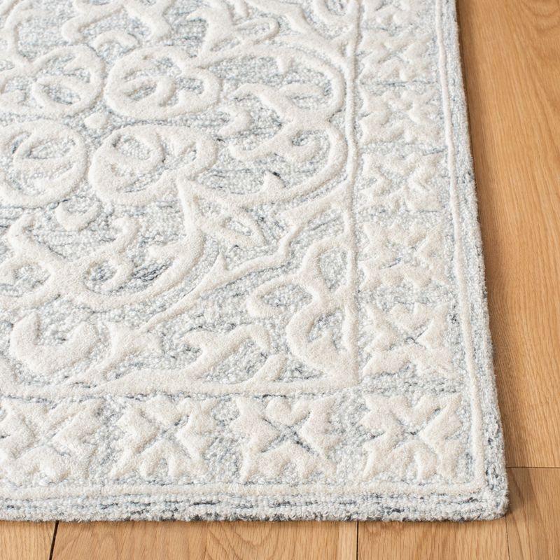 Metro MET857 Hand Tufted Indoor Area Rug - Silver/Ivory - 5'x8' - Safavieh