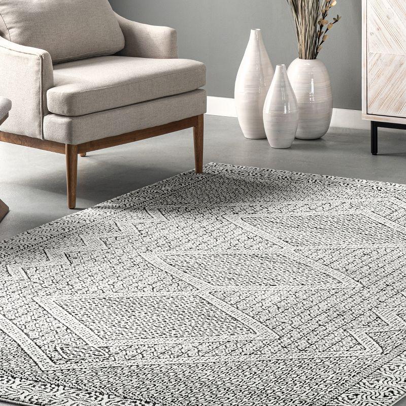 Reversible Gray Geometric 5' x 7' Easy-Care Synthetic Area Rug