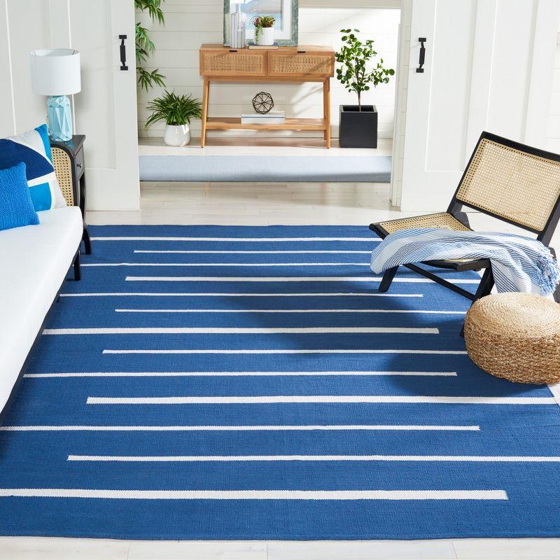 Montauk MTK311 Hand Woven Indoor Area Rug - Navy/Ivory - 6'x6' - Safavieh