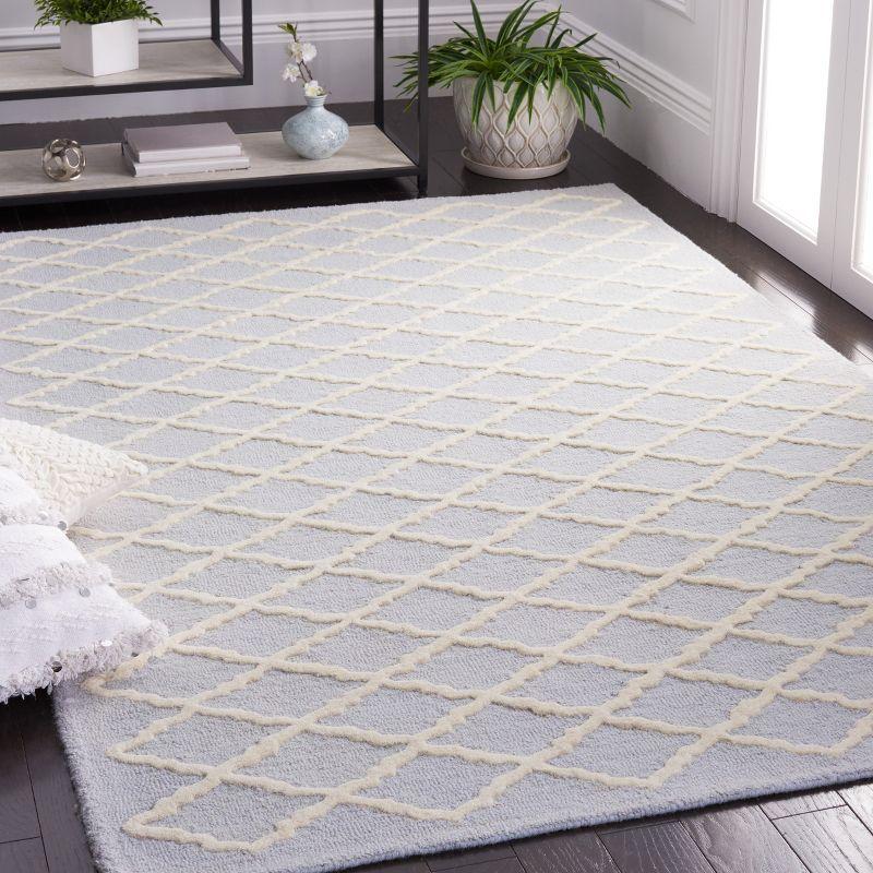 Cambridge CAM137 Tufted Indoor Area Rug - Light Blue/Ivory - 4'x6' - Safavieh