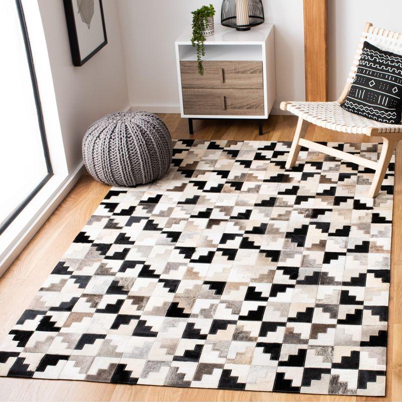 Handmade Black and Ivory Geometric Cowhide Area Rug, 3' x 5'